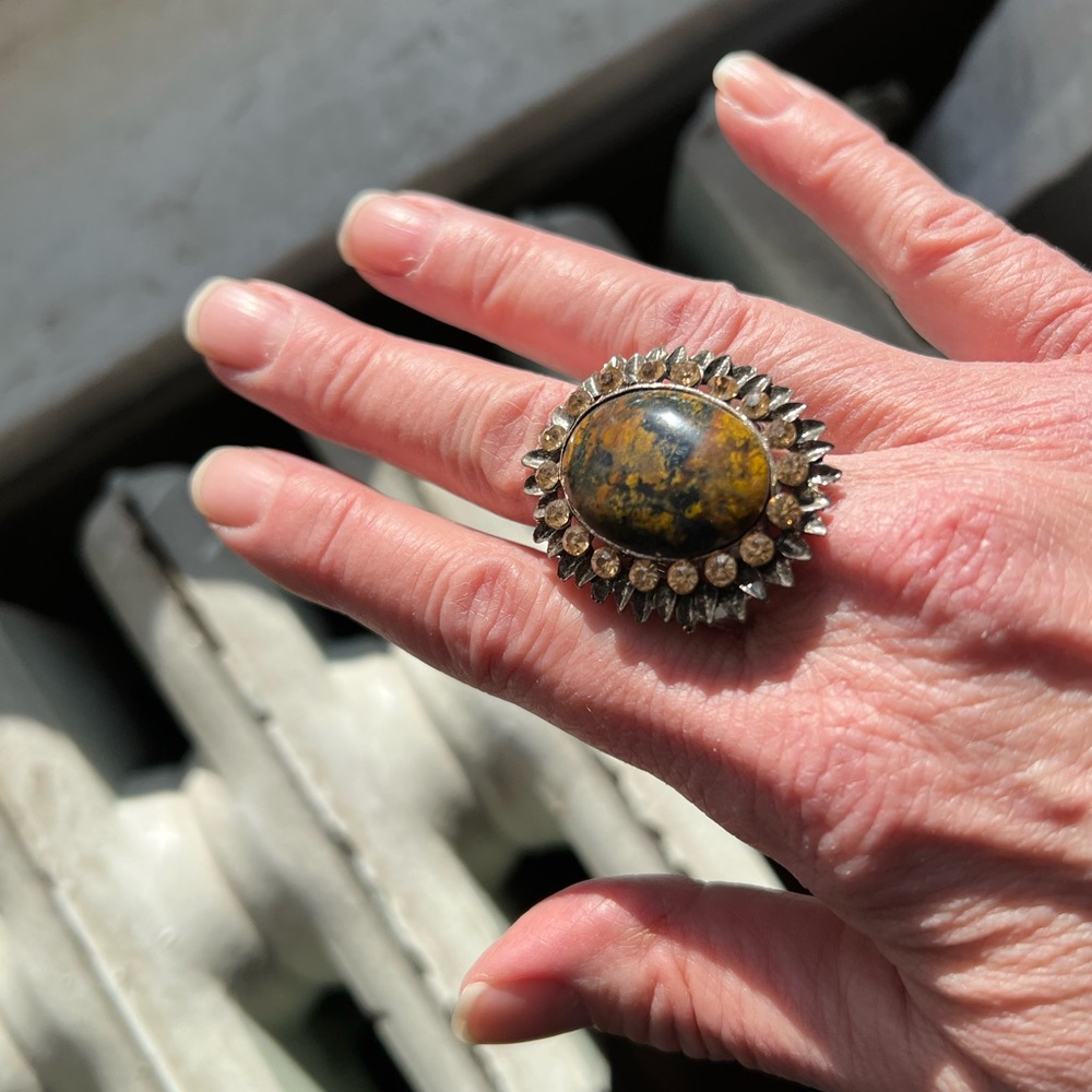 Starburst Expandable Ring Costume Jewelry